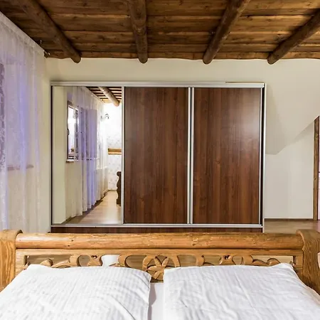 Bajkowy & Dwupoziomowy Krzesany Apartman *